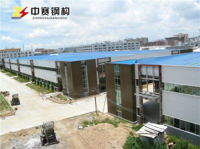 鋼結構廠房造價（柱網(wǎng)設計：鋼結構廠房造價對比鋼結構廠房施工周期影響） 鋼結構玻璃棧道設計 第2張