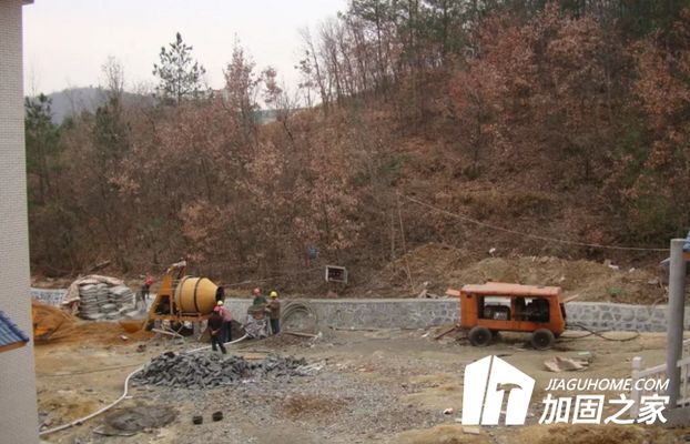 掛網噴漿護坡視頻（掛網噴漿護坡技術原理） 裝飾工裝施工 第2張